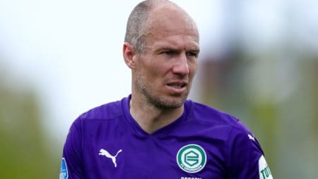 Euro 2020: Arjen Robben i gatshëm të luajë në Europian