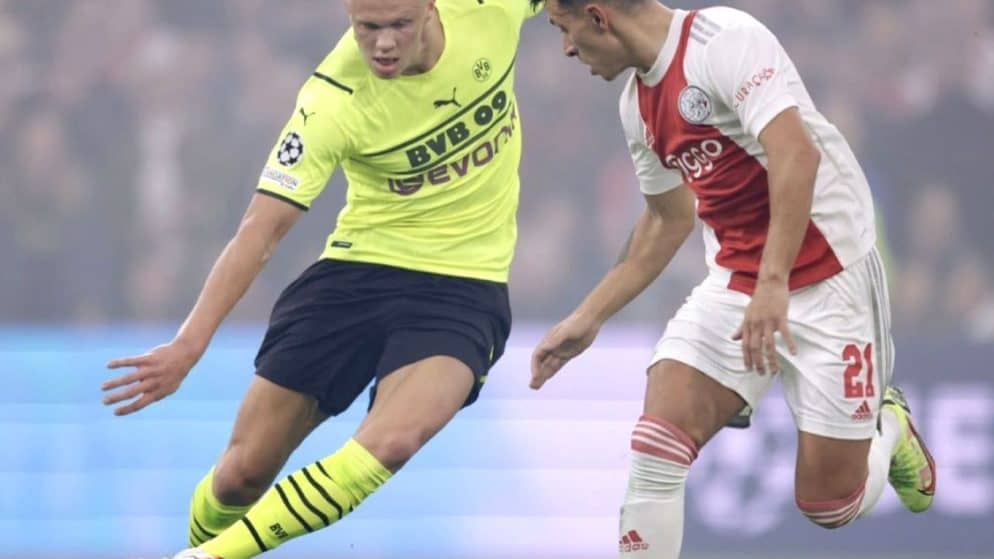 Merkato – Arsenal dhe Manchester United në garë për mbrojtësin e Ajax