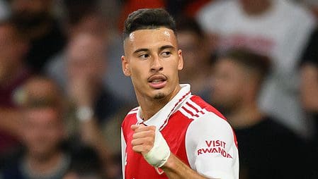 Arsenal - Gabriel Martinelli renews his contract with the Londoners