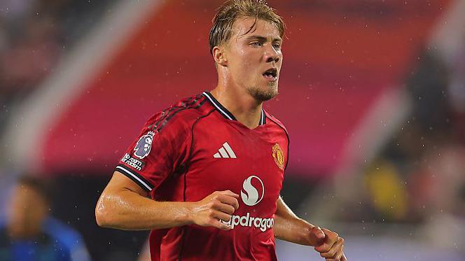 Manchester United – AC Milan interesohet për Rasmus Hojlund